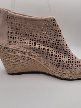 VINCE CAMUTO Womens Beige Lereena Wedge Leather Espadrille Open Toe Sandal